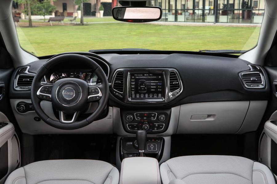 Торпедо Jeep Compass Limited 4xe (MP) 2020 года  (EU) (фото 34 из 34)